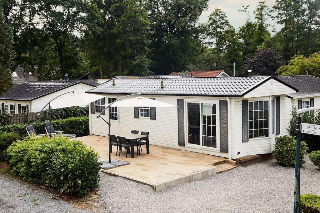 4 Persons Chalet Valkenbosch Situated In The Forested Area Oisterwijk Buitenkant foto