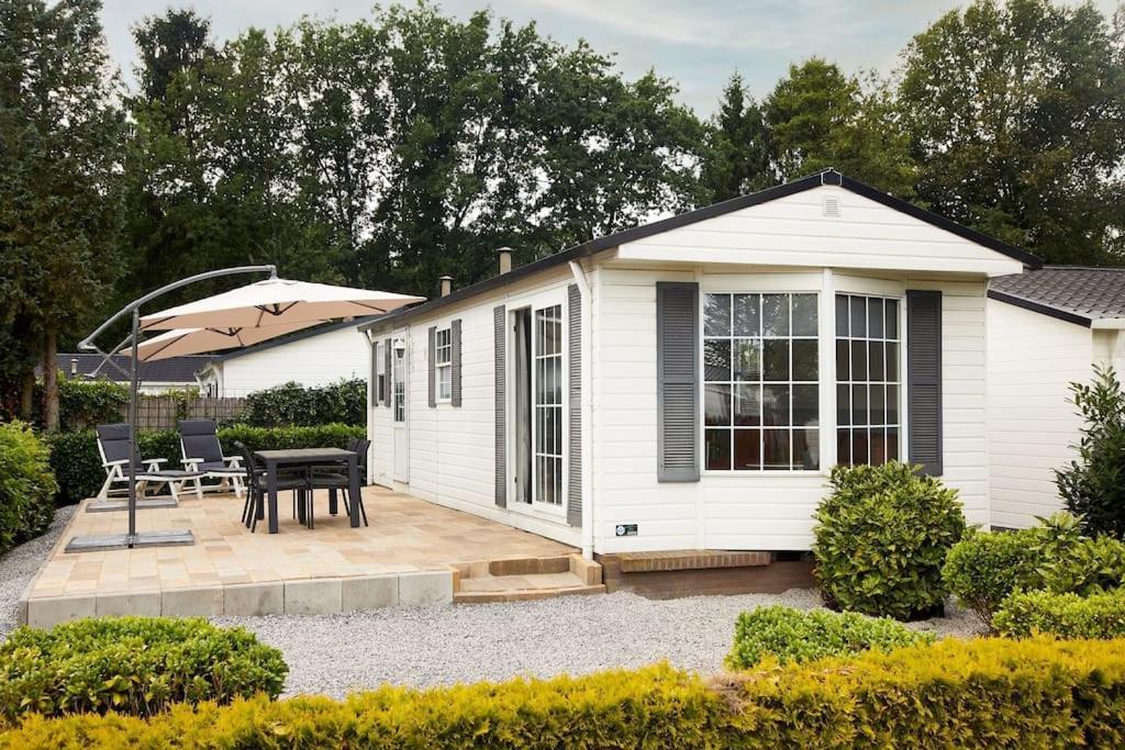 4 Persons Chalet Valkenbosch Situated In The Forested Area Oisterwijk Buitenkant foto