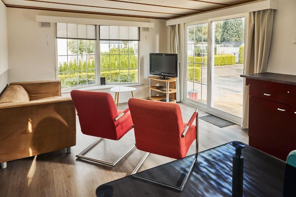 4 Persons Chalet Valkenbosch Situated In The Forested Area Oisterwijk Buitenkant foto